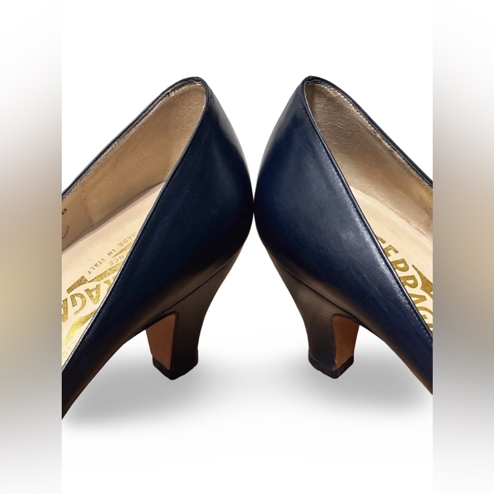 EUC Vintage Salvatore Ferragamo 1970s Navy Heels (6B) - Picture 2 of 7
